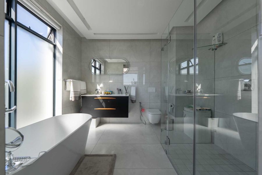 4 Bedroom Property for Sale in Bantry Bay Western Cape
